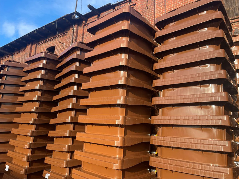 Brązowe pojemniki na odpady biologiczne